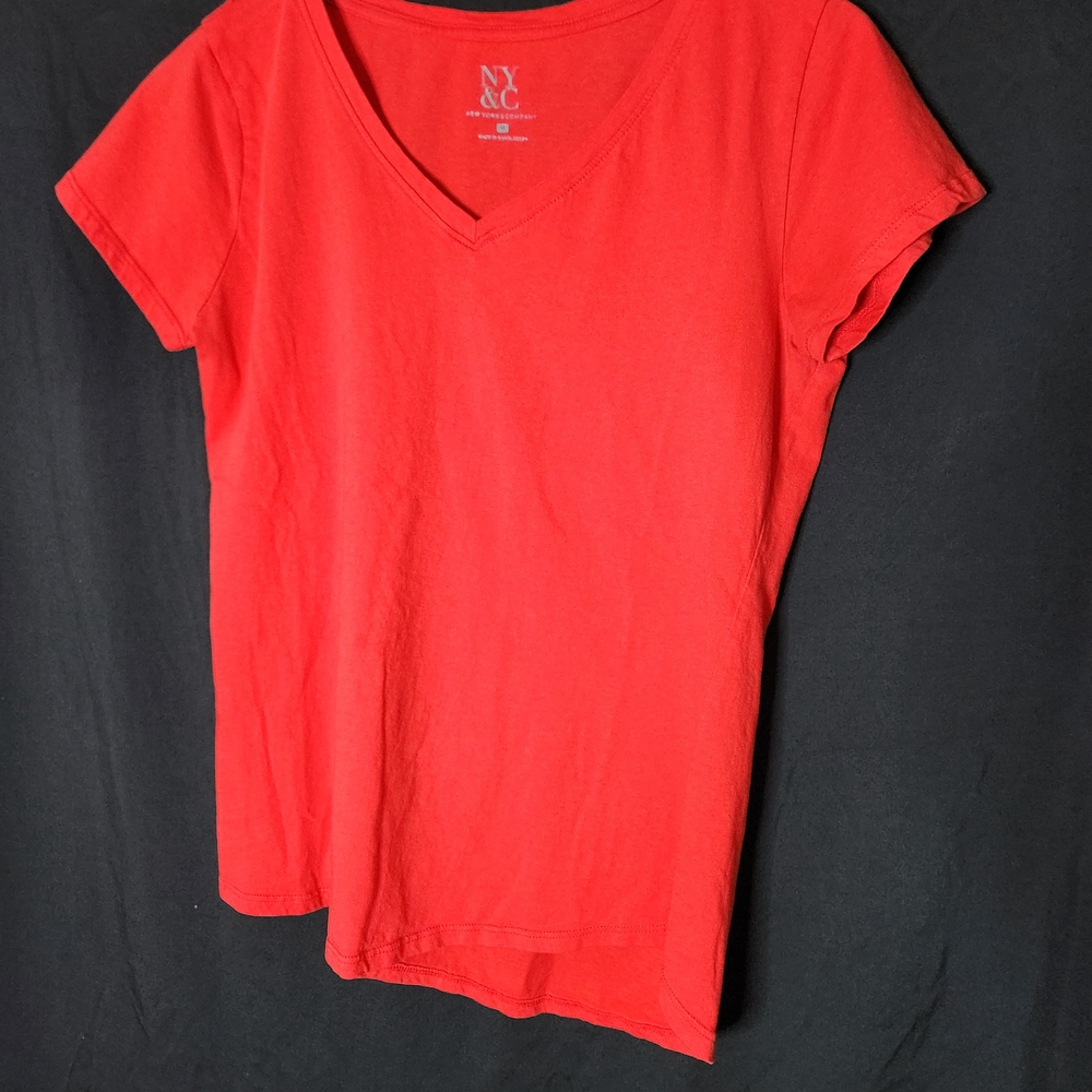 New York & Company Bold Red Short Sleeve Tee